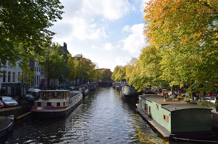 Amsterdam-canal-travel-foot