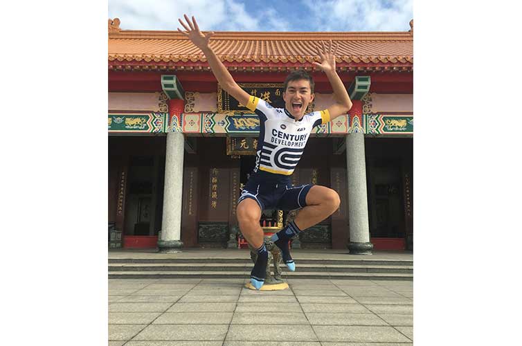 Taiwan-building-cyclist