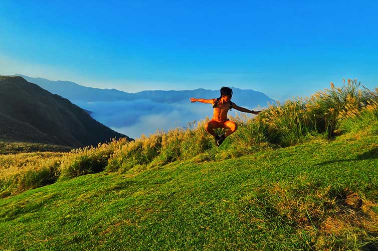 landscape-Taiwan-man-jumping
