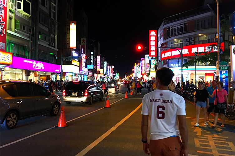 downtown-nightlife-Taiwan