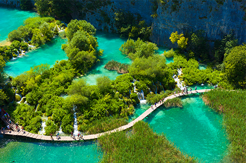 plitvice-lakes-places-to-visit-before-you're-30