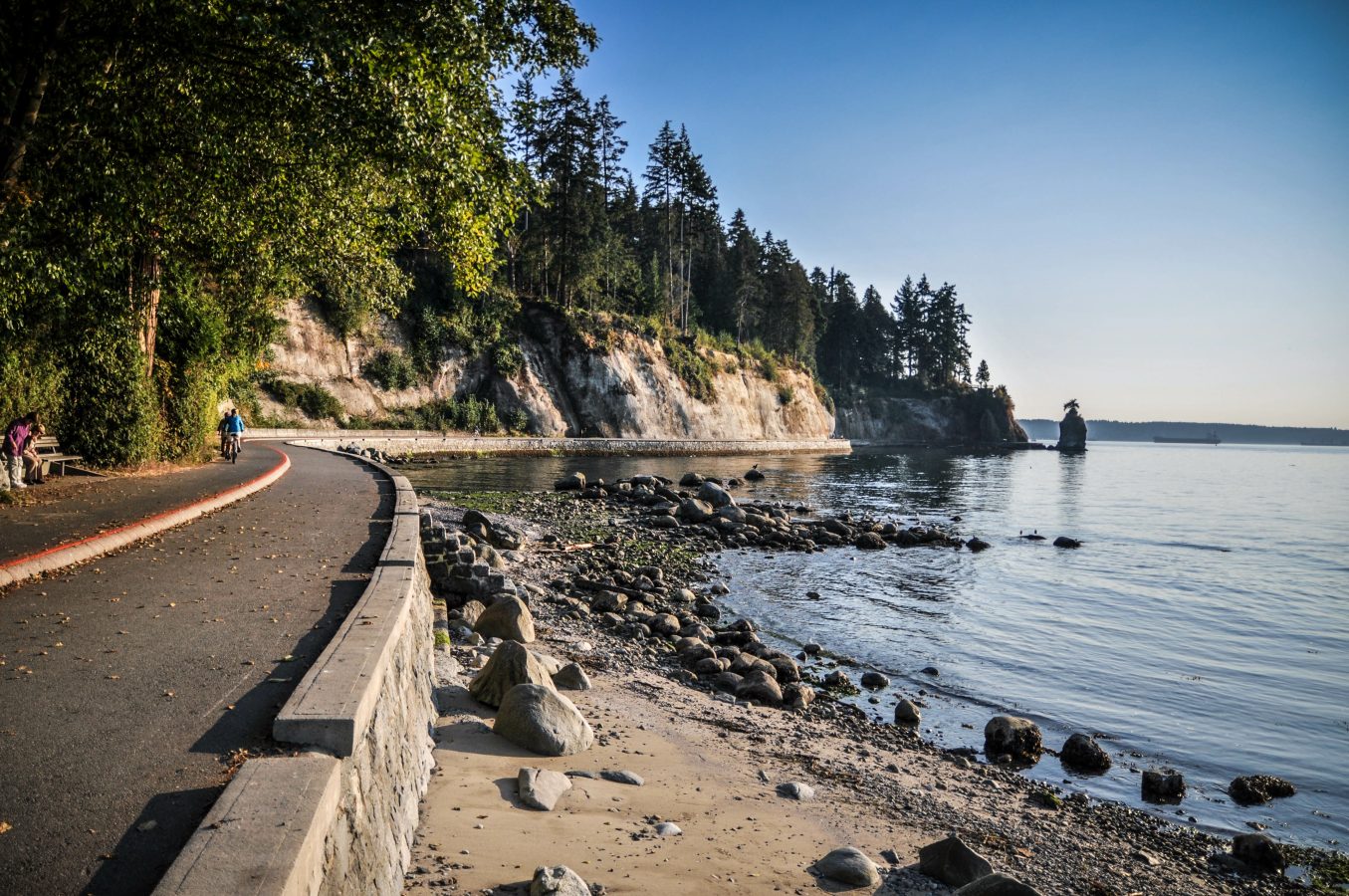 The seawall path in Stanley park in Vancouver, Canada.